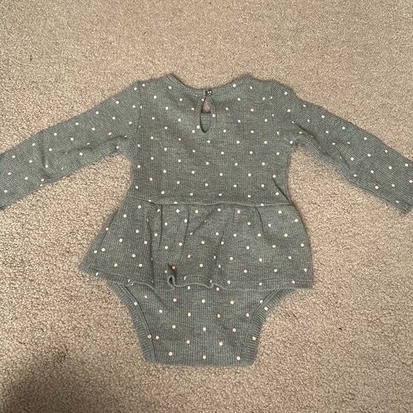 Bundle of 2 Carter’s long sleeve onesies, 18 months - Picture 3 of 7